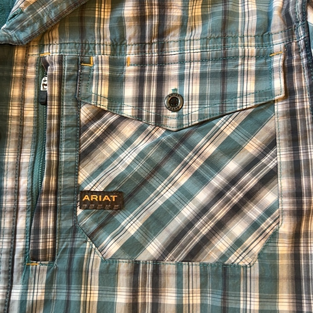 Ariat Rebar Plaid Button
Blue and White Casual Button Down Shirt Small - Picture 5 of 7